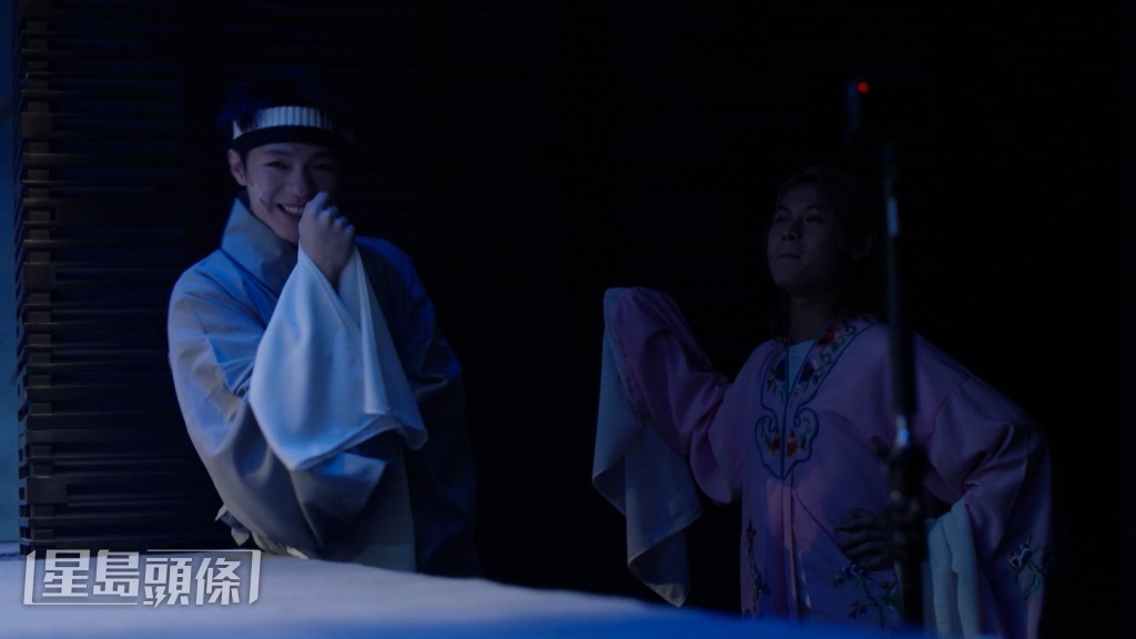 而Ian与Tiger的表演更是令人笑声不绝。 而Ian与Tiger的表演更是令人笑声不绝。