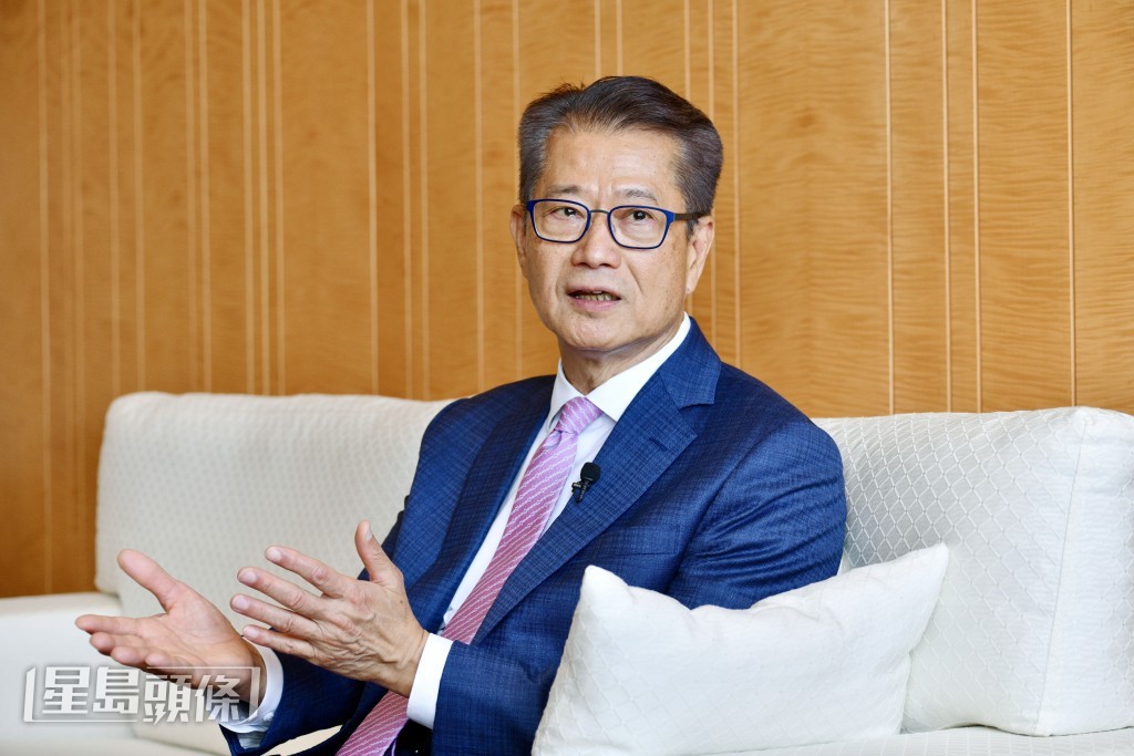 陳茂波形容，香港投資管理有限公司與由新加淡馬錫投資公司相比並不公平。盧江球攝