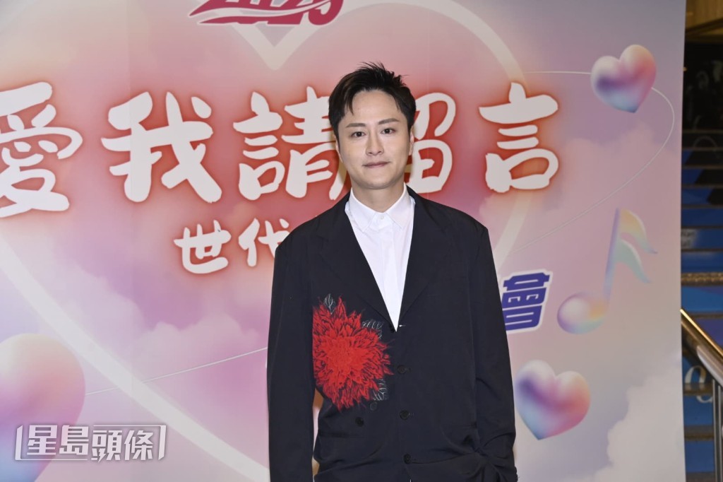 問到感情事,他指現時一片空白。 問到感情事,他指現時一片空白。