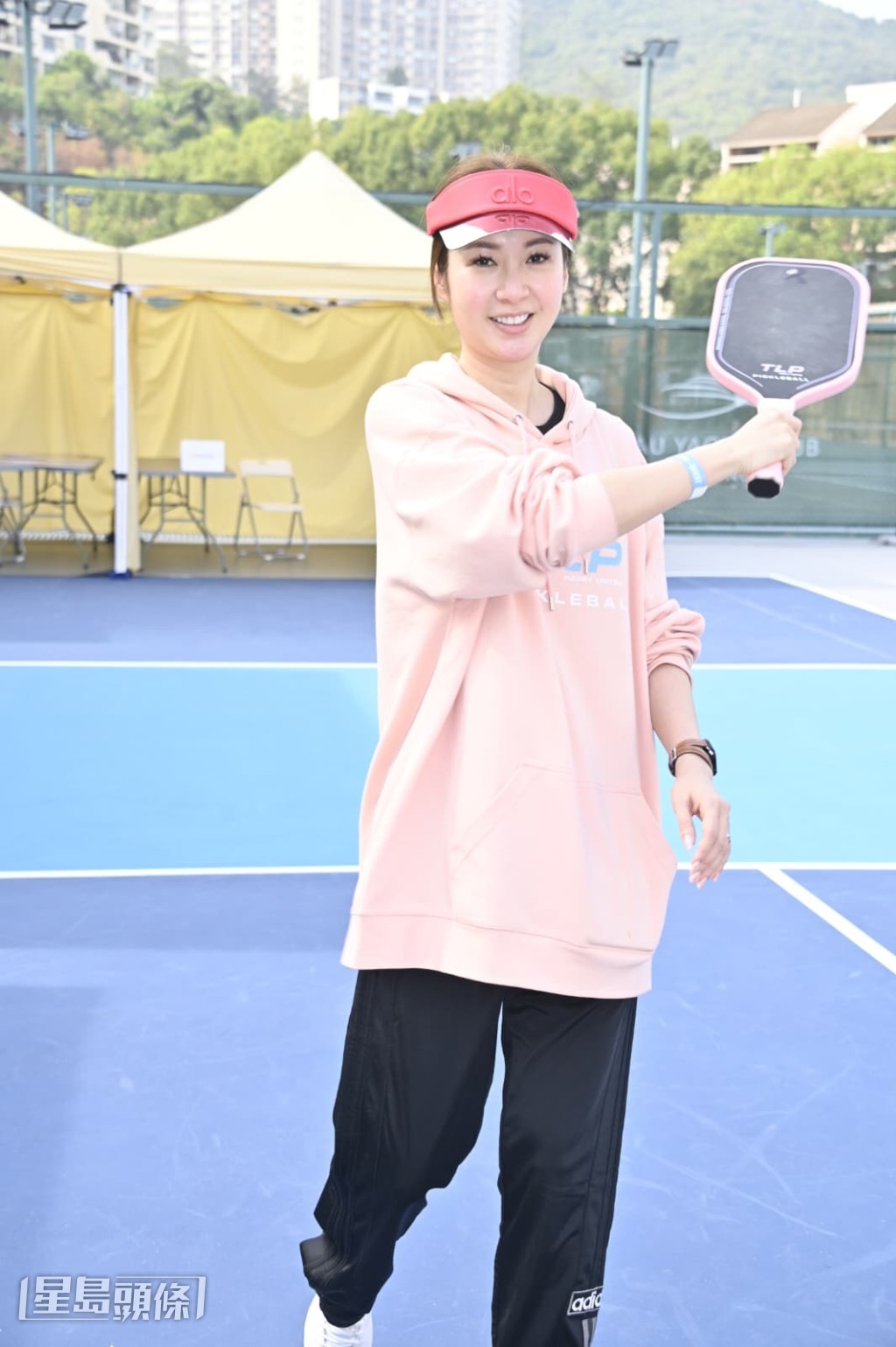 容光煥發的莊思敏指新婚生活OK。 容光煥發的莊思敏指新婚生活OK。