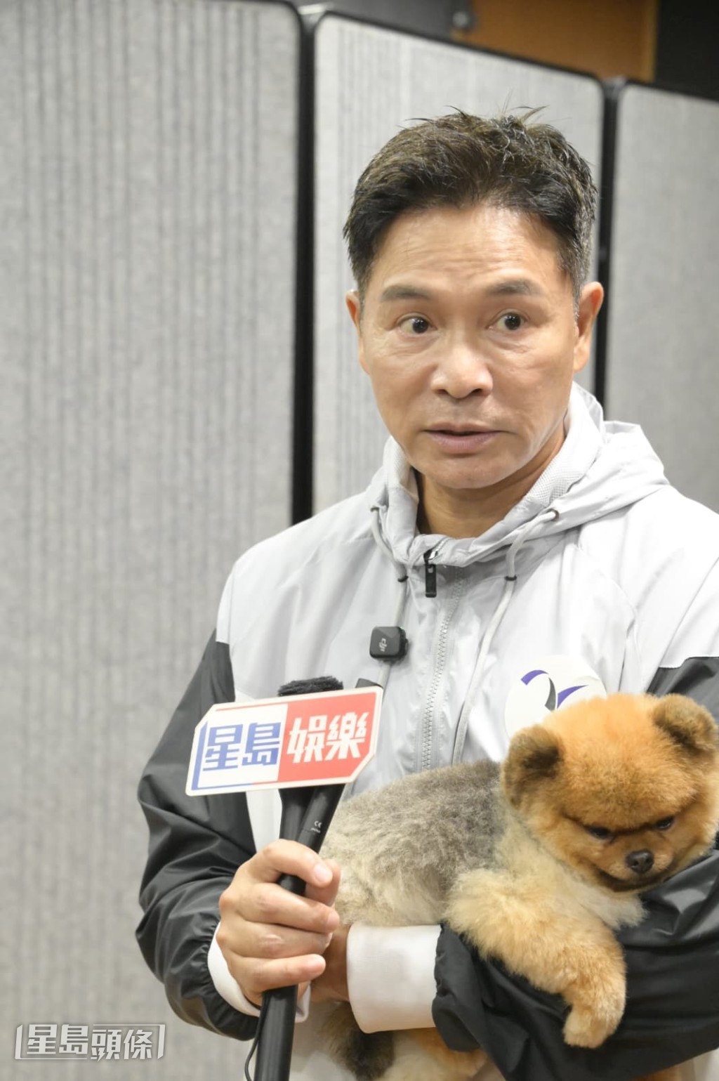 問他現在可有聯絡前妻歐倩怡？安仔即時將咪遞回給傳媒，之後說一聲「謝謝！」