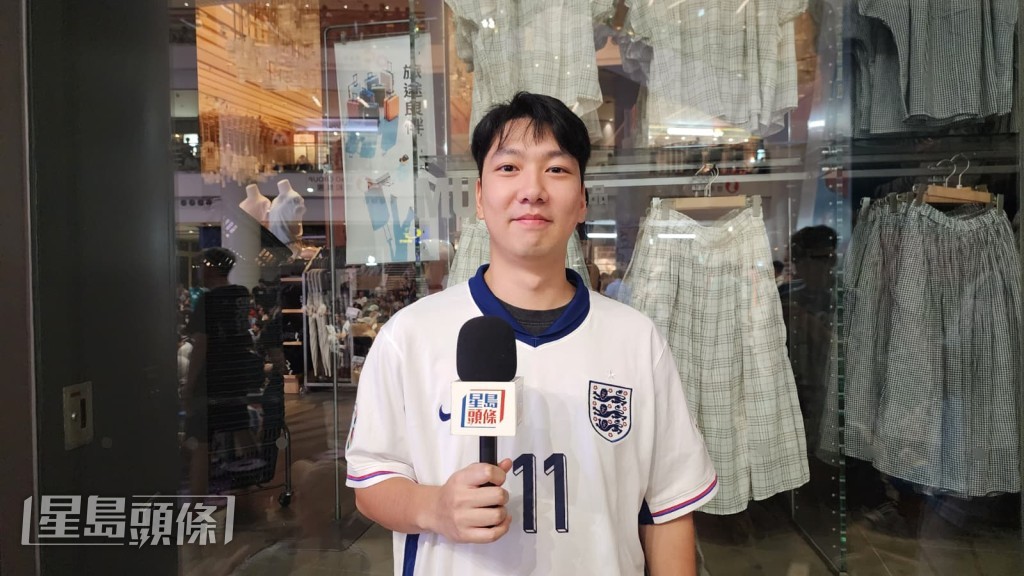 溫先生預料英格蘭會以2:1勝出,並認為哈利卡尼會成為首先入球的球員。黎志偉攝 溫先生預料英格蘭會以2:1勝出,並認為哈利卡尼會成為首先入球的球員。黎志偉攝