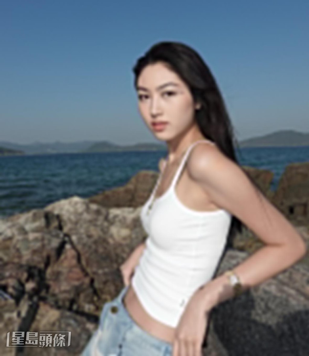 華哥表示女兒睇完這套戲望着他發出猶豫的眼光,因華哥在戲中的演繹是囡囡從未見過的。 華哥表示女兒睇完這套戲望着他發出猶豫的眼光,因華哥在戲中的演繹是囡囡從未見過的。