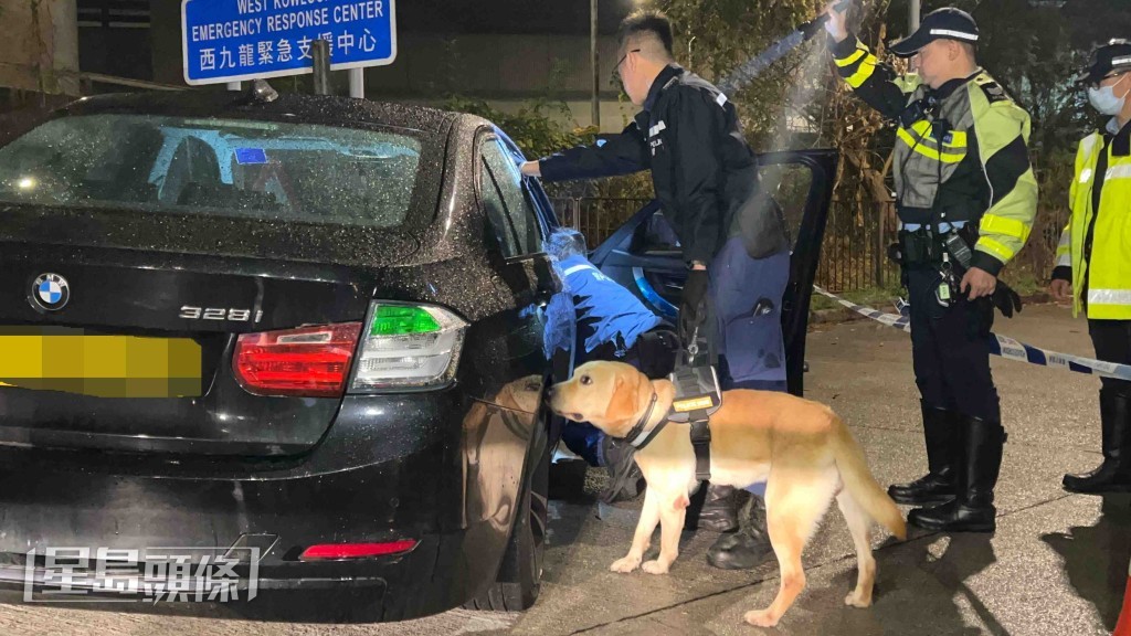 警犬到場協助搜證。蔡楚輝攝