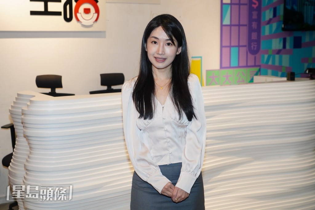 黃文意父親為生態能源大亨,坦言離巢TVB後未有參與父親生意。 黃文意父親為生態能源大亨,坦言離巢TVB後未有參與父親生意。