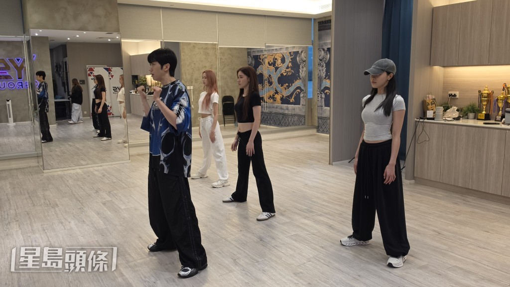 面對星級導師的高標準要求,「魔音女團」成員們展現出極高的敬業精神與求變決心。 面對星級導師的高標準要求,「魔音女團」成員們展現出極高的敬業精神與求變決心。
