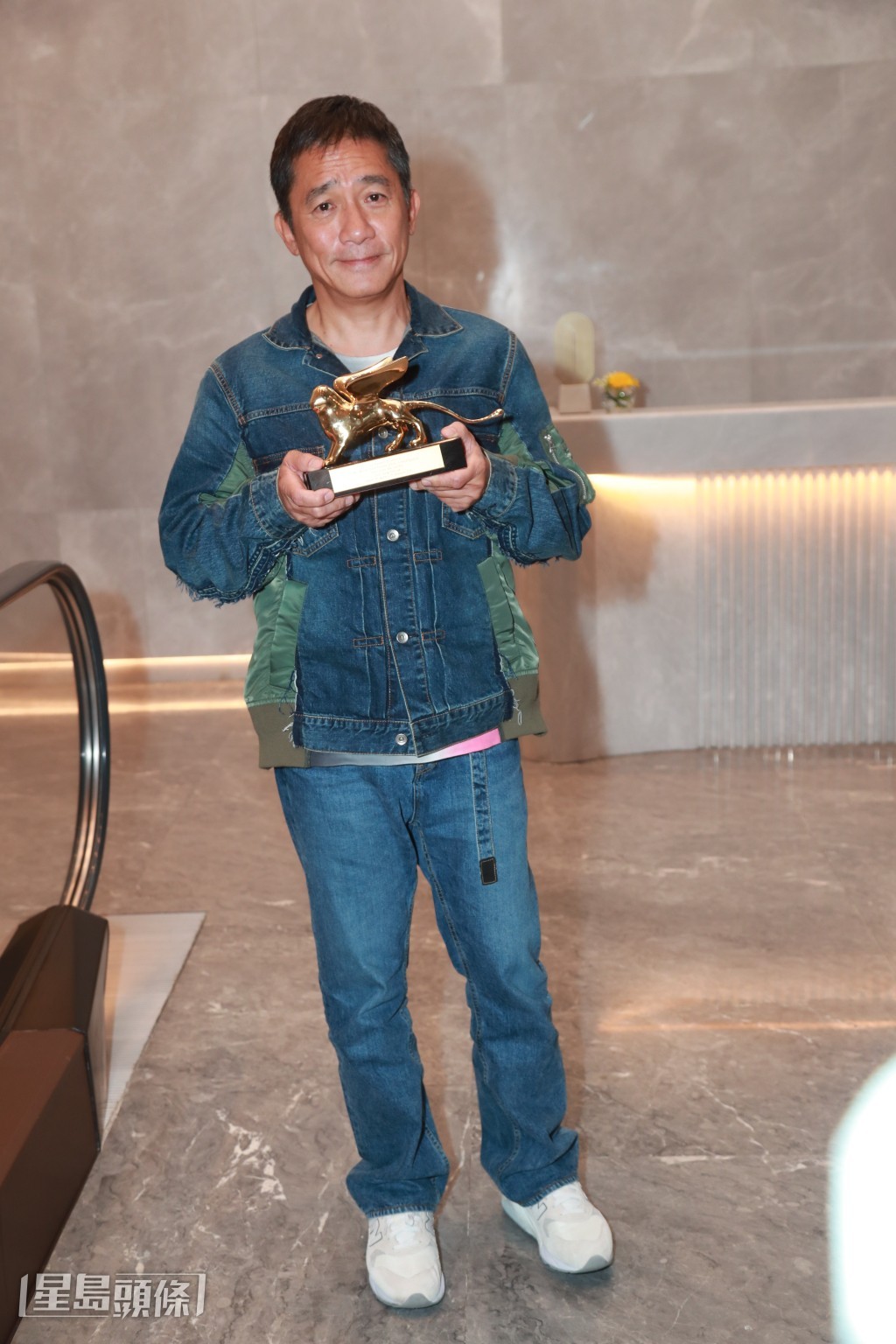 對於得奬後被指為港爭光，梁朝偉指電影不是一個人，而是team work：「我覺得個獎係屬於大家，應該大家一齊分享，今日得到係每一個人都有份。」  ​