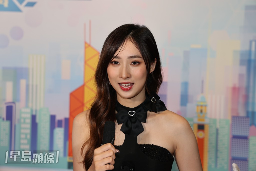 Yumi笑言曾因考試緊張,夢到考題。 Yumi笑言曾因考試緊張,夢到考題。
