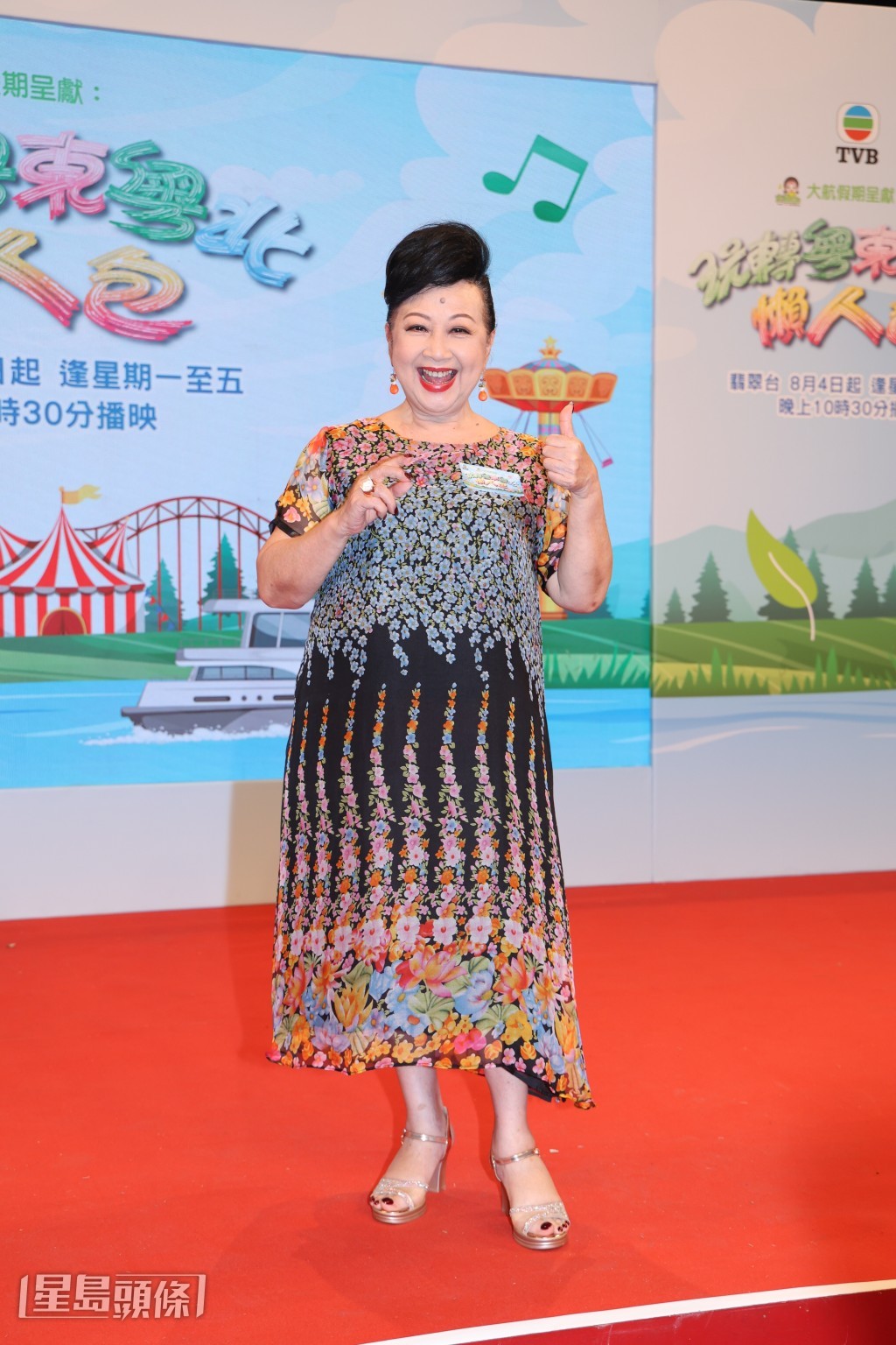 家燕姐澄清並非移民,只是自己在那邊接了很多工作。 家燕姐澄清並非移民,只是自己在那邊接了很多工作。