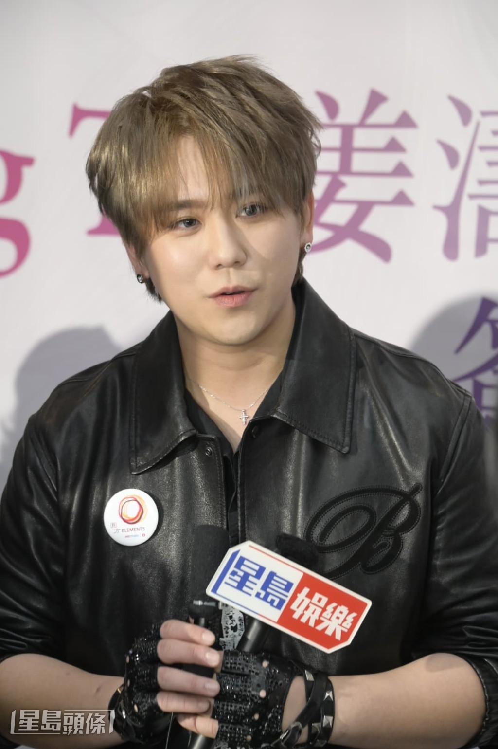 姜濤指好榮幸可以跟林峯合照，自己也特意去看他綵排。
