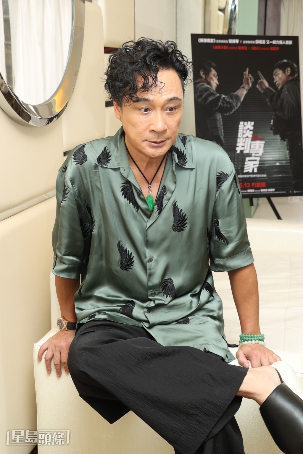 他指可能全英語又沒有字幕聽不明白,所以睡着了。 他指可能全英語又沒有字幕聽不明白,所以睡着了。