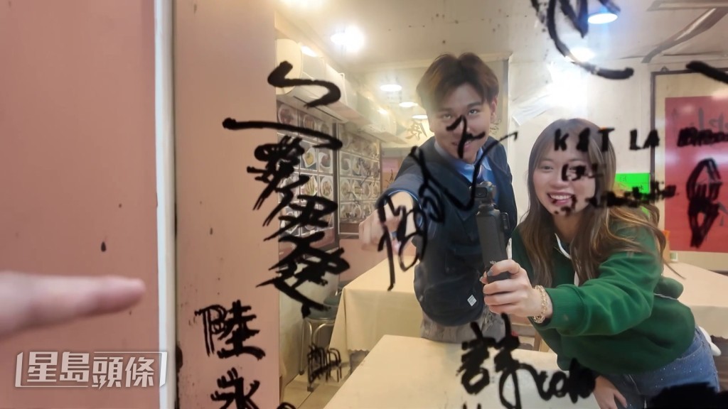 波波開心見到咁多明星簽名。