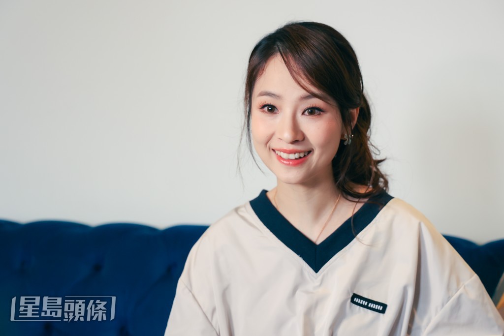 Vivian跟隨專業老師學習戲曲唱腔和身段,但她直言並不容易。 Vivian跟隨專業老師學習戲曲唱腔和身段,但她直言並不容易。
