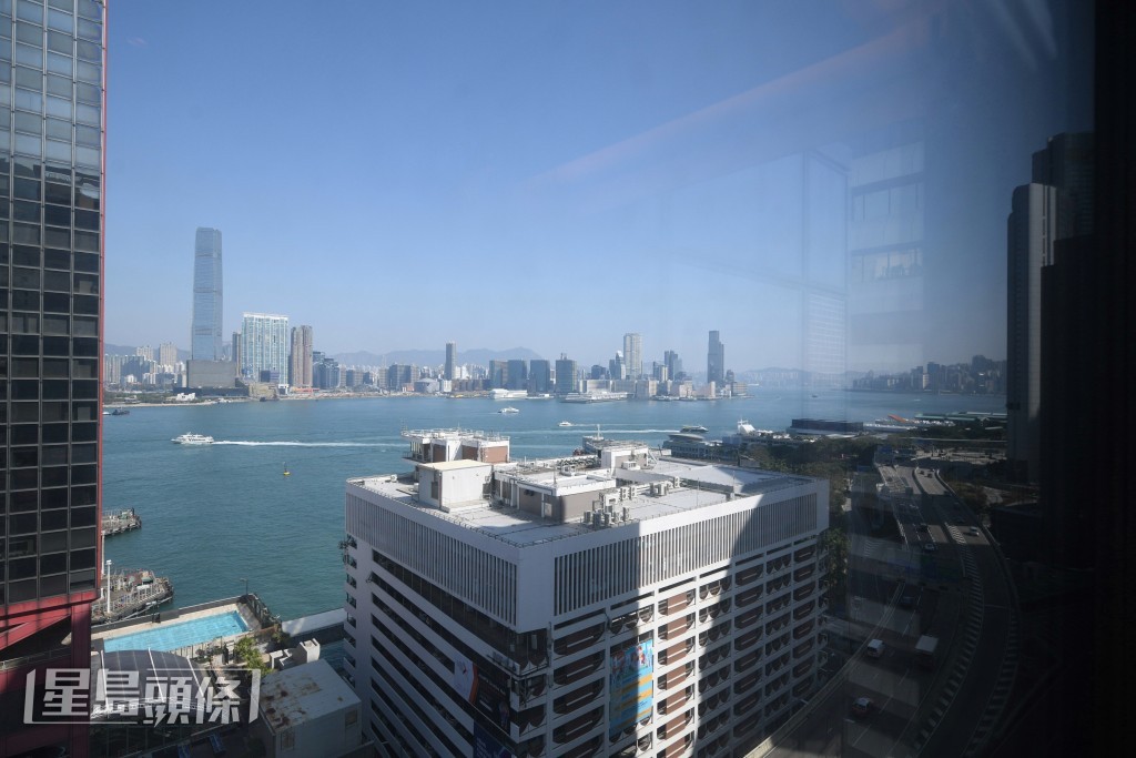 中環寶軒酒店的服務式公寓共112間套房，最低月租4.1萬元，高層海景套房月租8.8萬元。