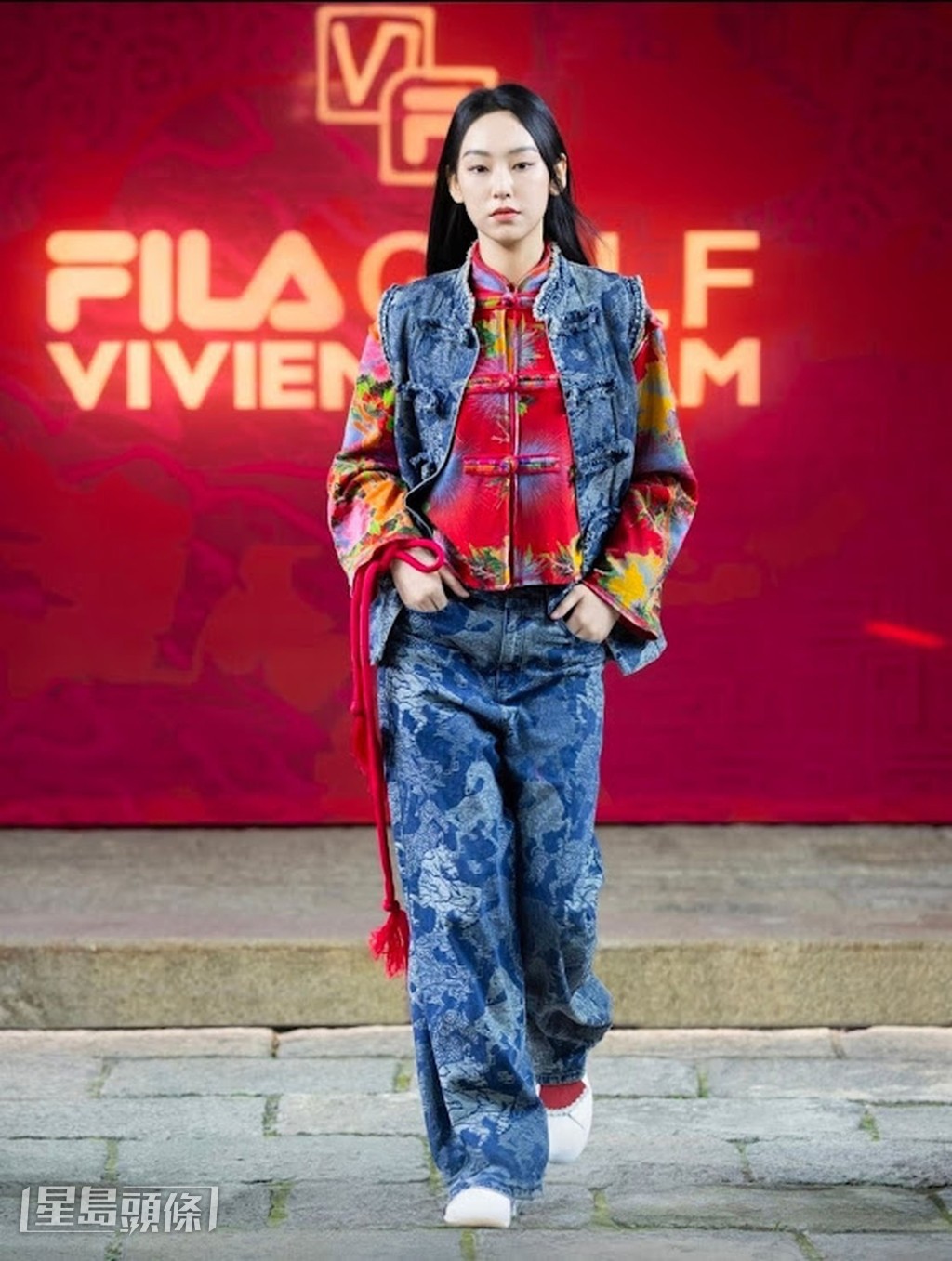 Gigi加盟新公司後工作邀約頻仍，早前就為Vivienne Tam的時裝騷當模特兒。