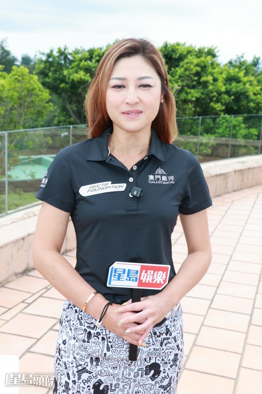 李思雅周圍作賽行善。