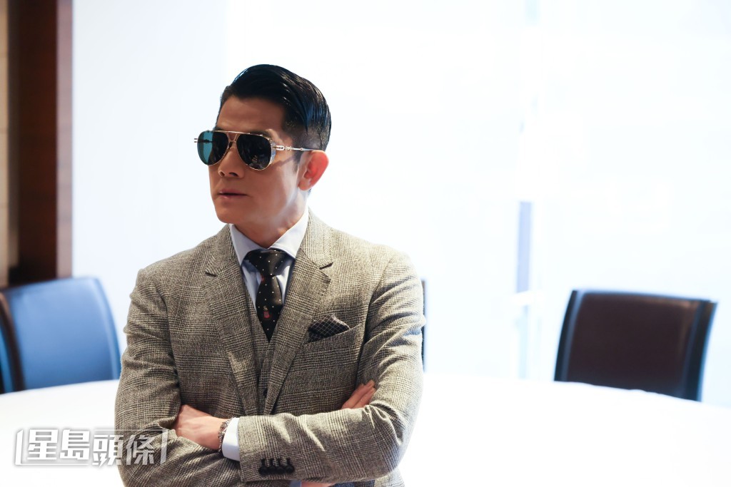 Aaron見證他們首次踏上沙田馬場馬匹亮相圈的表演時刻。 Aaron見證他們首次踏上沙田馬場馬匹亮相圈的表演時刻。