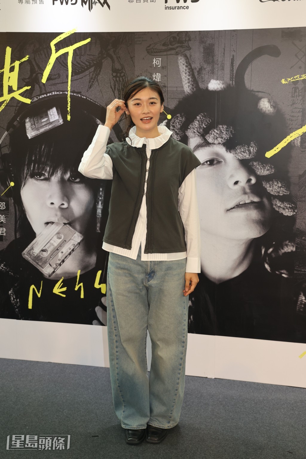 鄧濤今次舞台劇《尼斯湖水怪》中，要飾演歌喉並不算特別好的歌手。