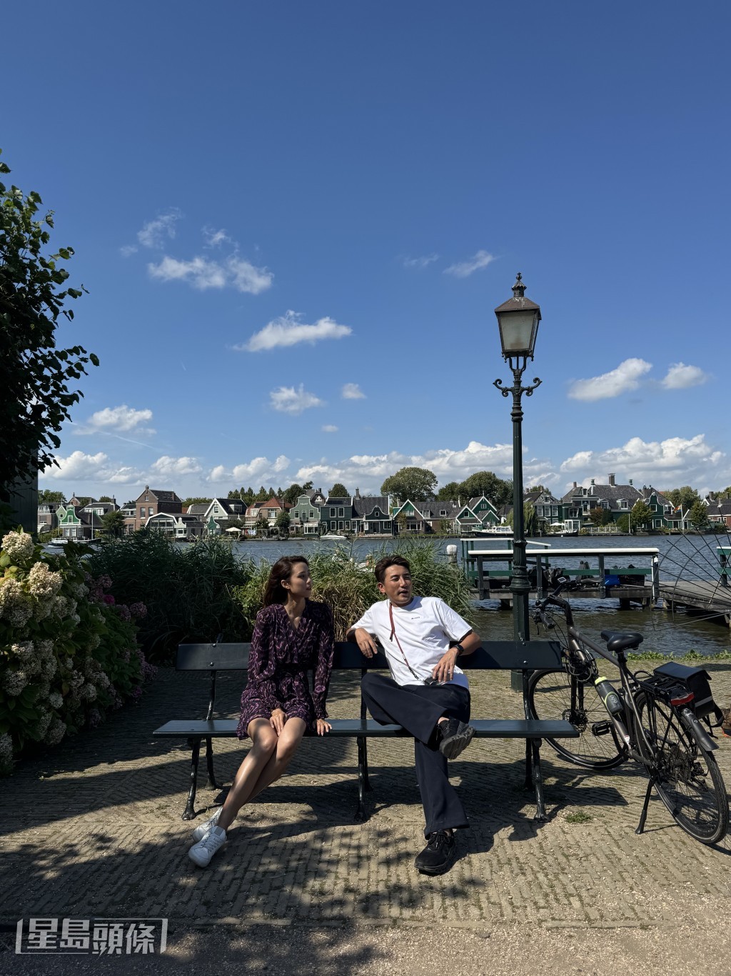 二人寓工作於娛樂,乘機欣賞歐陸風光。 二人寓工作於娛樂,乘機欣賞歐陸風光。