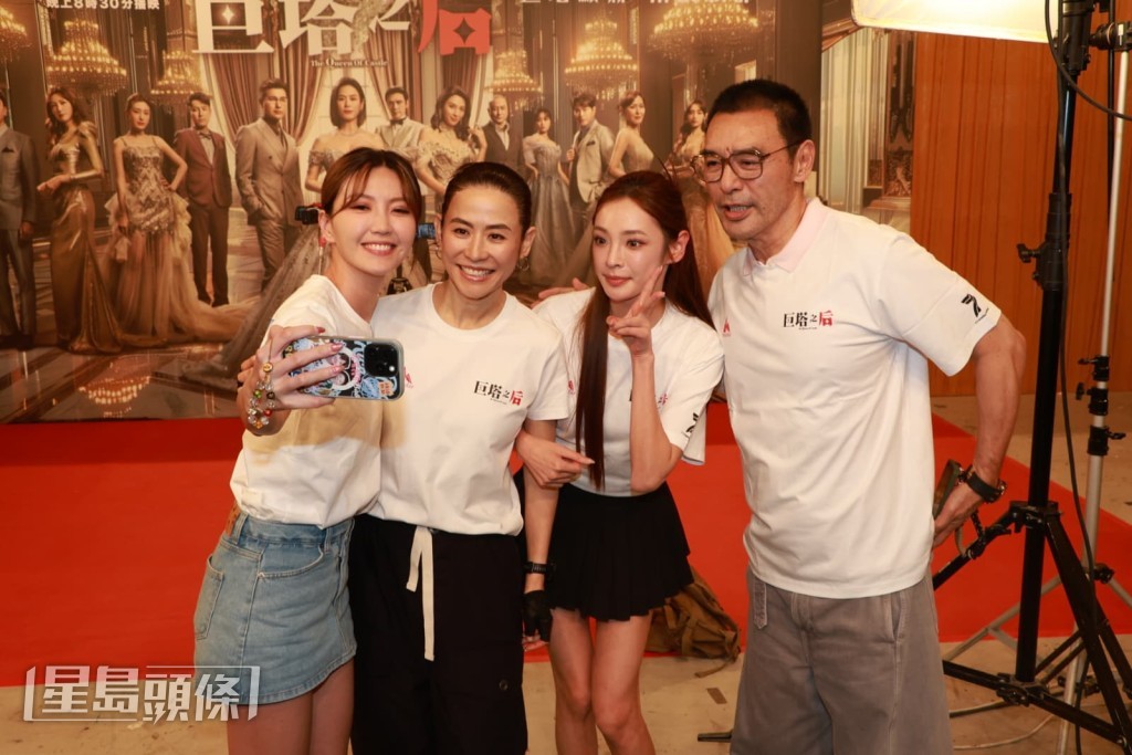 談到與宣萱合作，吳若希指劇外叫她做姐姐。