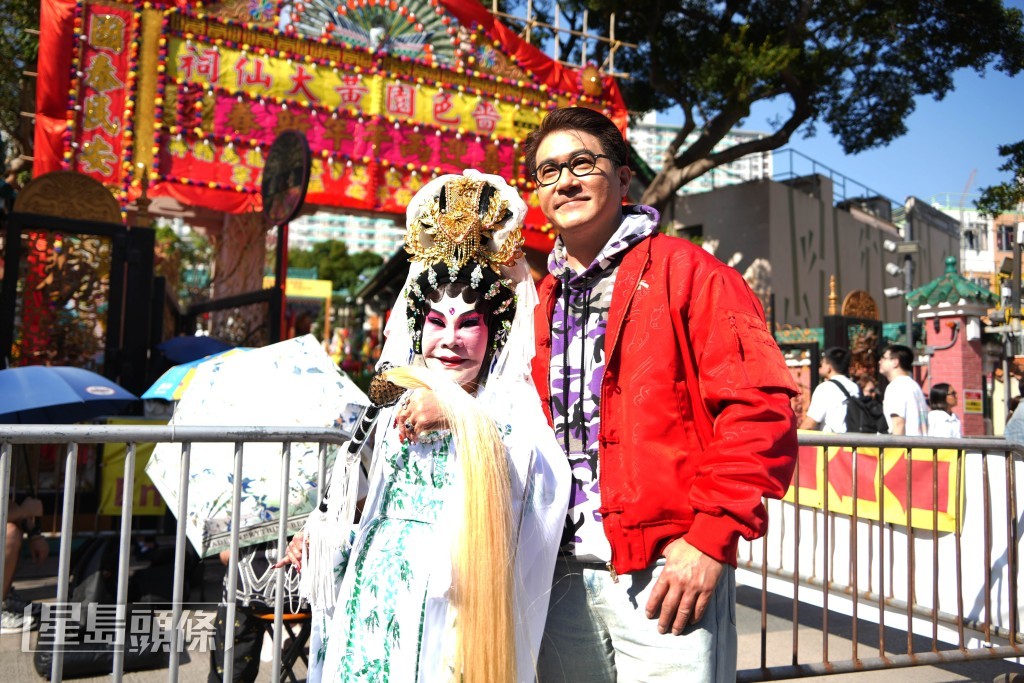 夏蕙BB每年都會到黃大仙祠霸頭位上「頭炷香」。