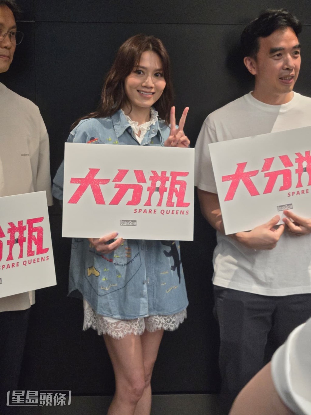 另外跟AK江𤒹生輸賭、輸了後要被對方剪衫的一場戲也很難忘。 另外跟AK江𤒹生輸賭、輸了後要被對方剪衫的一場戲也很難忘。