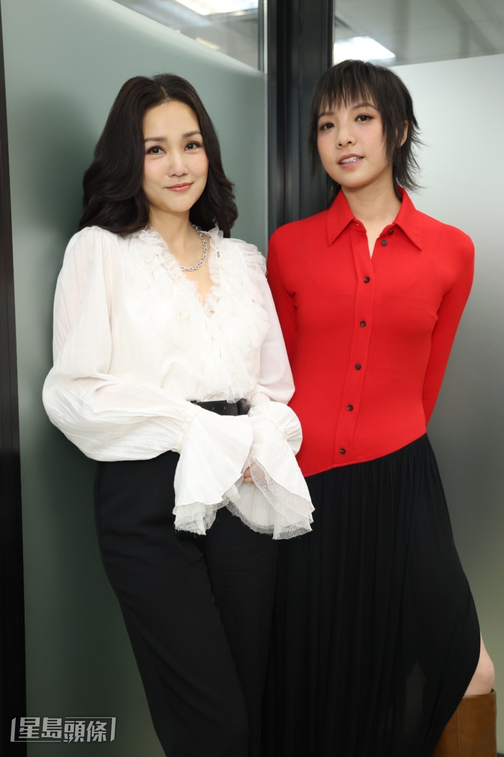 鍾雪瑩曾幫謝安琪的歌填詞，2人希望在戲劇中再有合作機會。