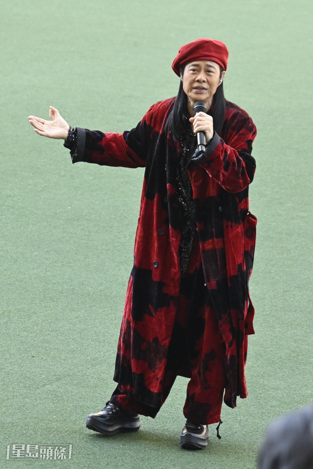 對卡會否一起買馬當馬主？蔡一智笑言只夠錢買馬鼻。