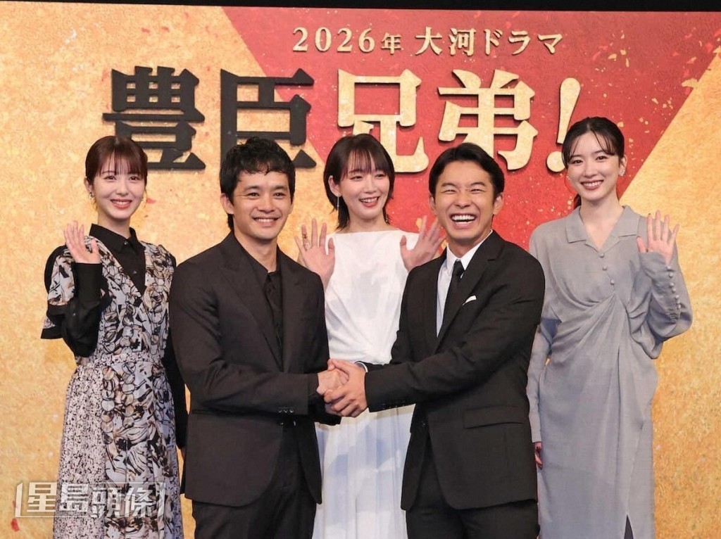 濱邊（左一）手頭上亦工作多多，明年更要忙着拍攝大河劇《豐臣兄弟！》
