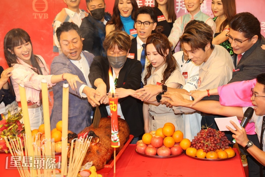 《香港探秘地圖》拜神儀式。 《香港探秘地圖》拜神儀式。