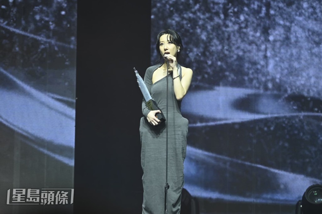 泳兒最開心是繼續奪得女歌手獎。
