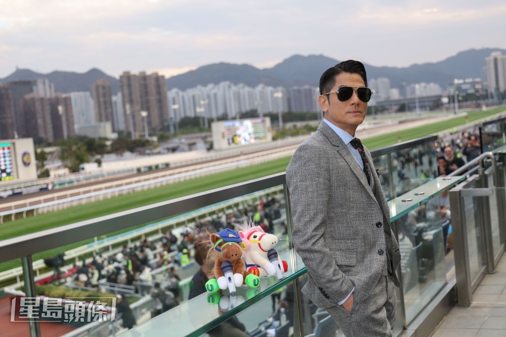 一直對Now United予以大力支持的「星動策展大使」郭富城,特地到場為一眾成員打氣。 一直對Now United予以大力支持的「星動策展大使」郭富城,特地到場為一眾成員打氣。