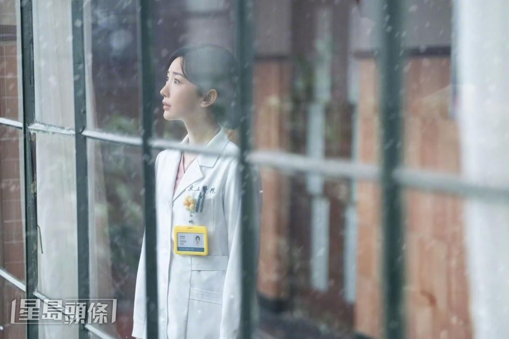 今次在《问心2》中，毛晓彤升呢成为一位在重症加护病房独当一面的医生。
