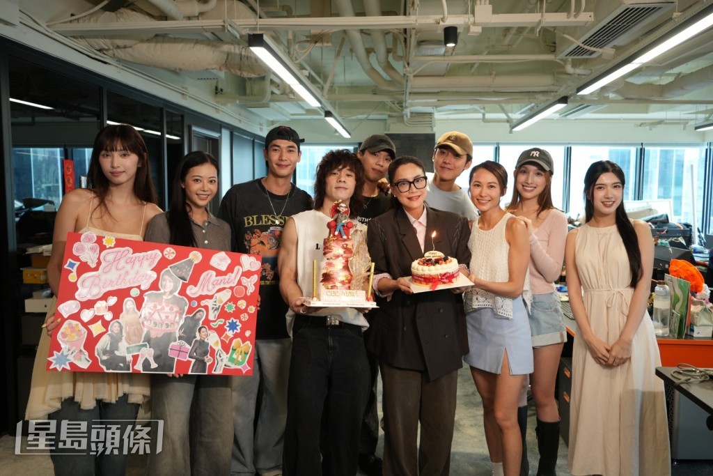 許願時,Mani就將願望送給大家,「祝各位所有藝人都大紅大紫、工作順利。」 許願時,Mani就將願望送給大家,「祝各位所有藝人都大紅大紫、工作順利。」
