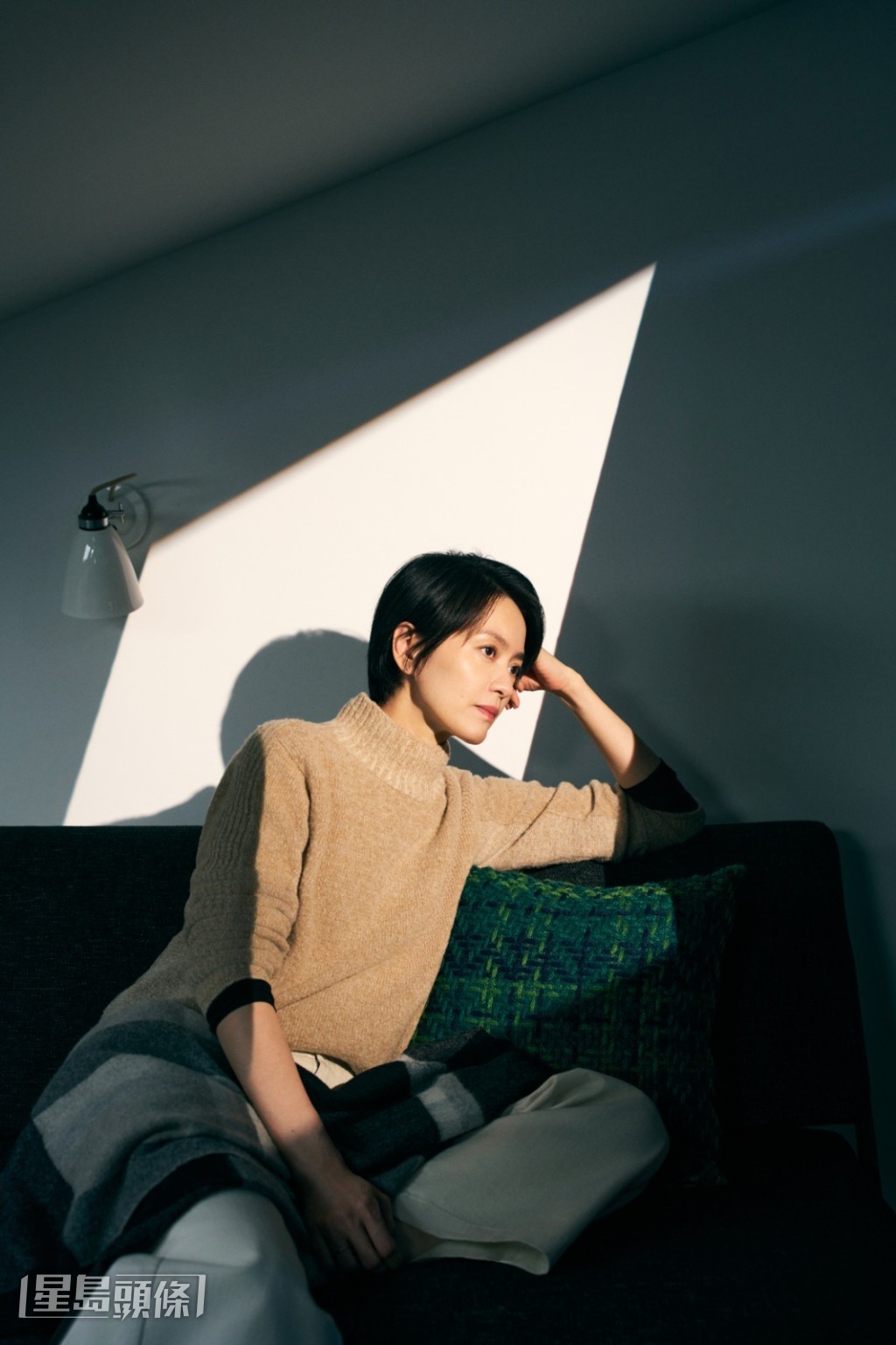 演出話劇《我們成為的她》的經典角色「金智英」。