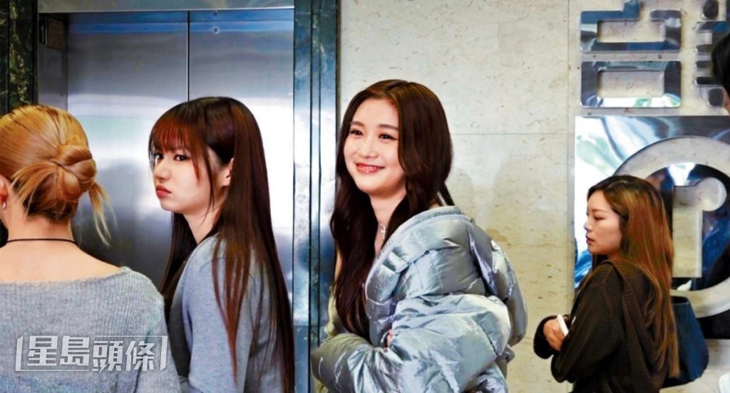 193 雖然未有公開承認與Candy 的關係,但就疑被女方的粉絲私訊攻擊。 193 雖然未有公開承認與Candy 的關係,但就疑被女方的粉絲私訊攻擊。