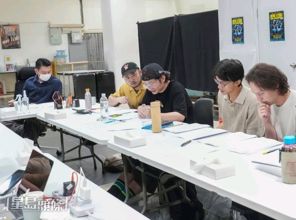 出品人刘德华亦参与围读,众演员都大赞他开明,容许他们尽情尝试。 出品人刘德华亦参与围读,众演员都大赞他开明,容许他们尽情尝试。