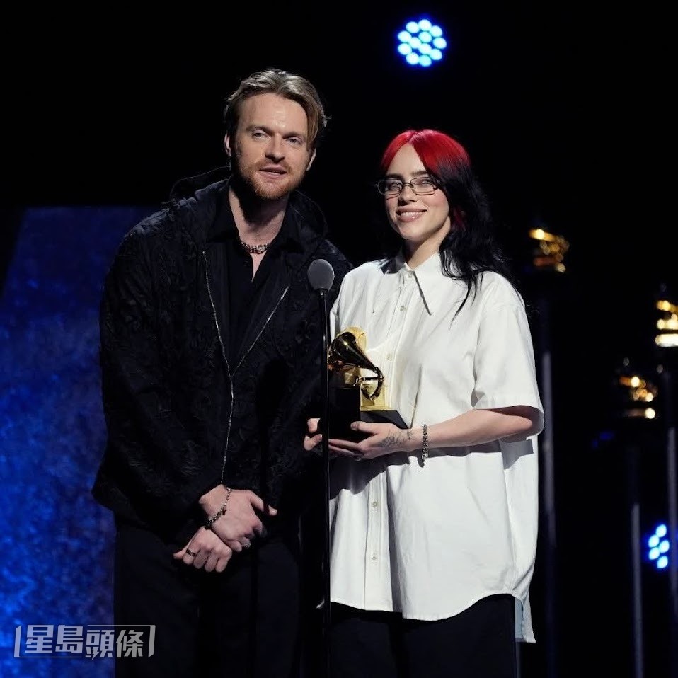 Billie Eilish與其製作拍檔兼哥哥Finneas雖無新專輯推出,仍憑《Wildflower》獲2項提名。 Billie Eilish與其製作拍檔兼哥哥Finneas雖無新專輯推出,仍憑《Wildflower》獲2項提名。