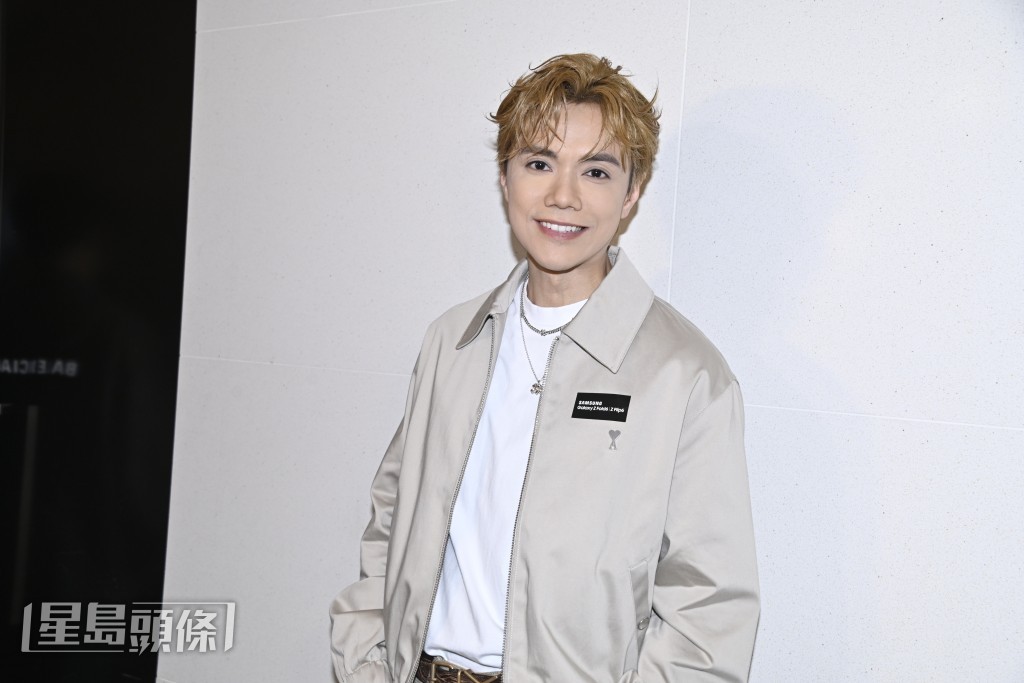 軒仔今日出席手機活動。 軒仔今日出席手機活動。