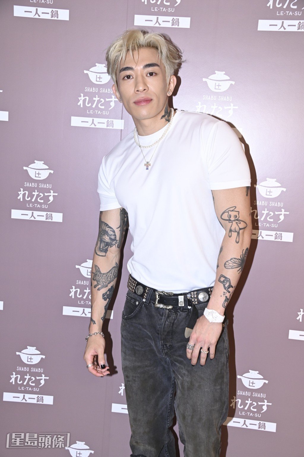 談到張敬軒指媽媽有生仔秘方給他,Tyson笑言也想一擊即中。 談到張敬軒指媽媽有生仔秘方給他,Tyson笑言也想一擊即中。