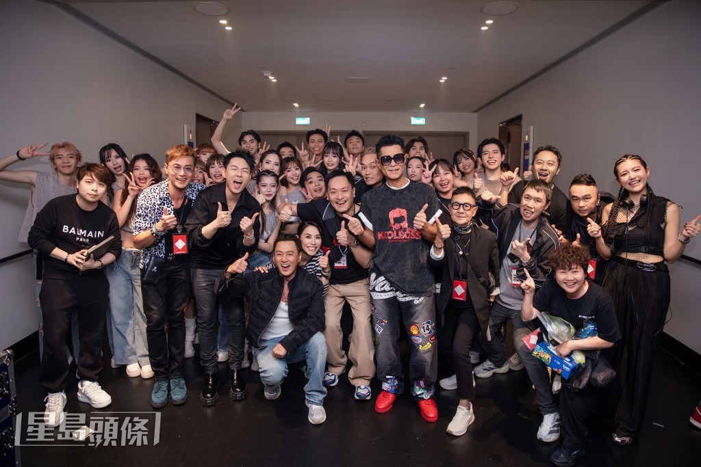 古仔與一眾嘉賓、台前幕後合照。