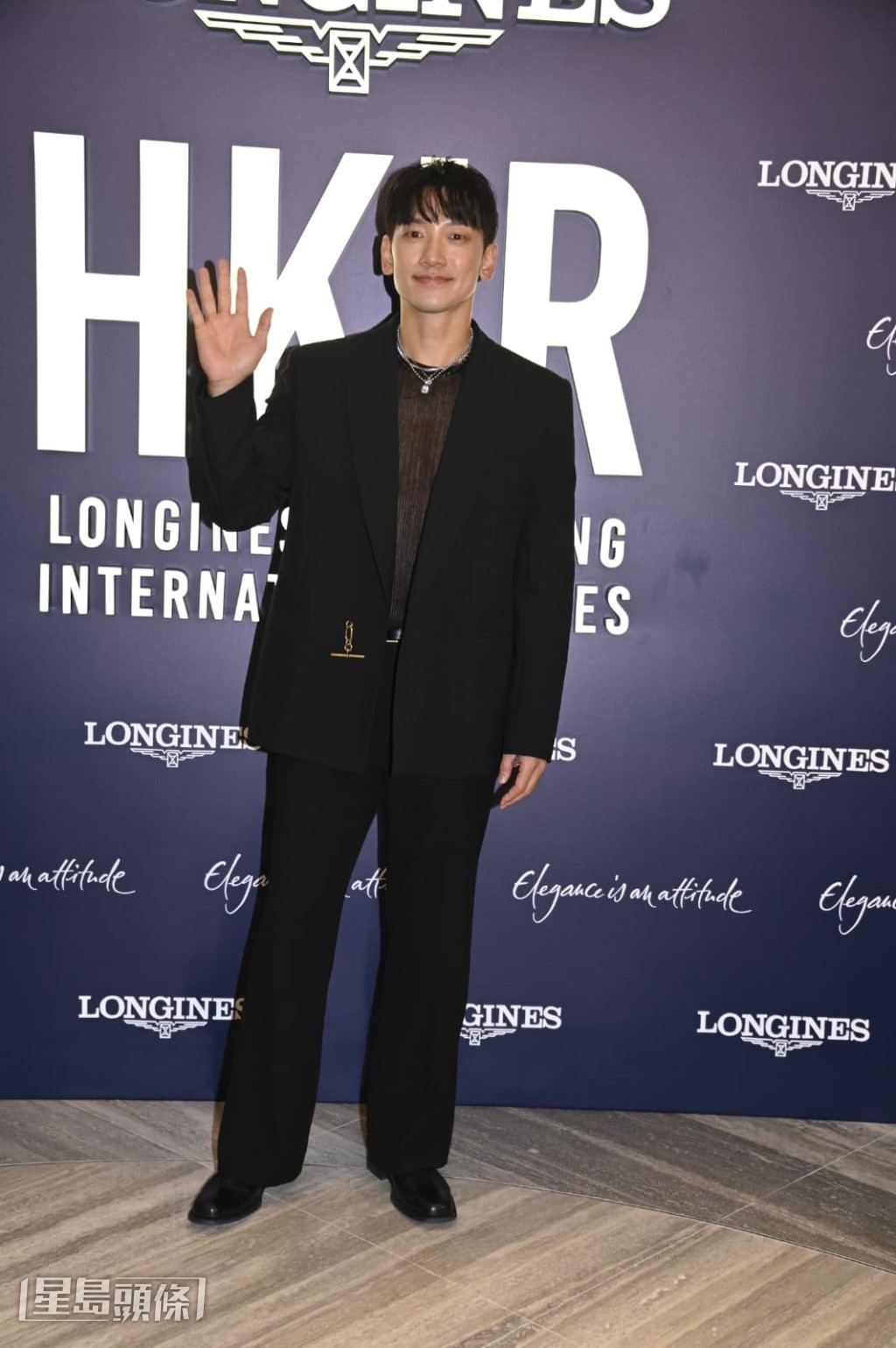 早前在新加坡音樂節與鄭伊健同場,RAIN指由細到大都覺得對方是好演員。 早前在新加坡音樂節與鄭伊健同場,RAIN指由細到大都覺得對方是好演員。