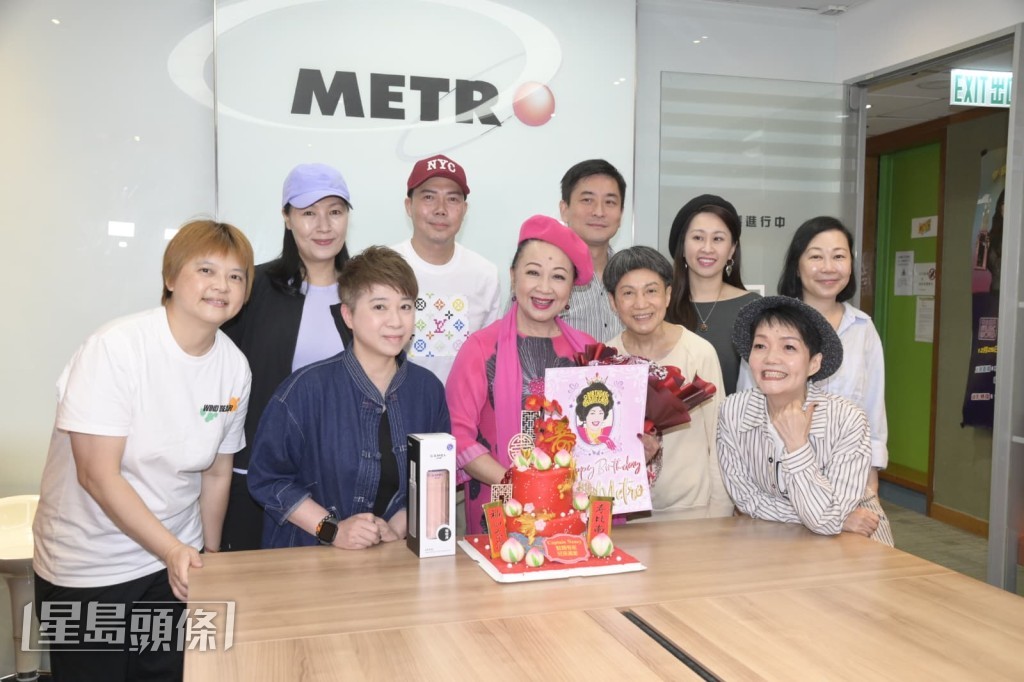 家燕姐表示,今年不會再像去年般不停飛往各地工作,將減少工作量,多抽時間旅行享受人生。 家燕姐表示,今年不會再像去年般不停飛往各地工作,將減少工作量,多抽時間旅行享受人生。