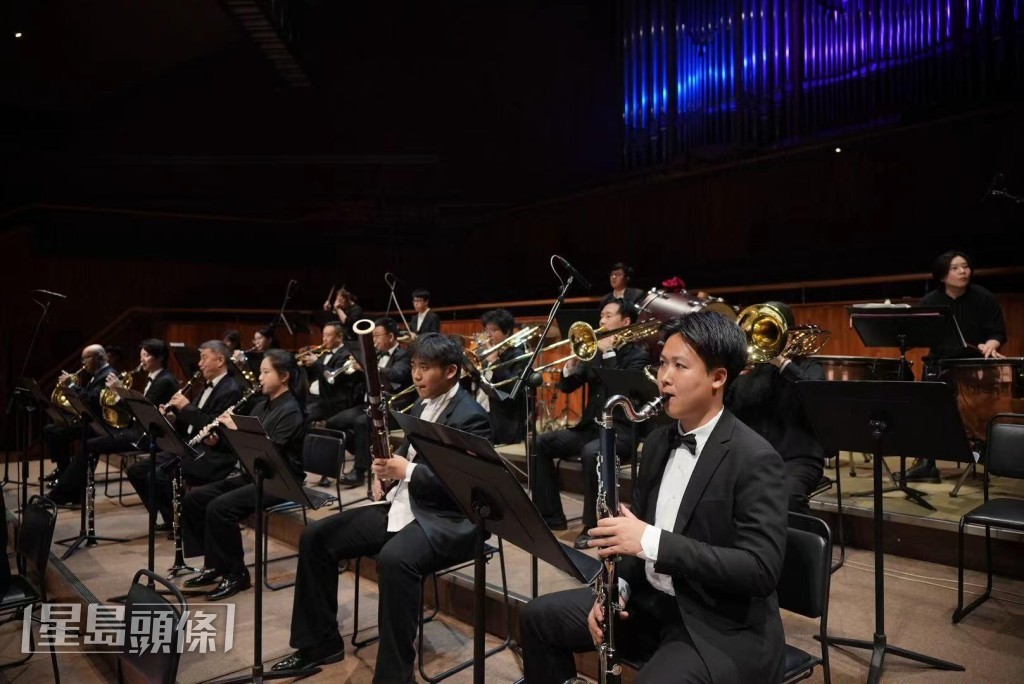 海俊傑獲60位國家級專業樂手伴奏。 海俊傑獲60位國家級專業樂手伴奏。