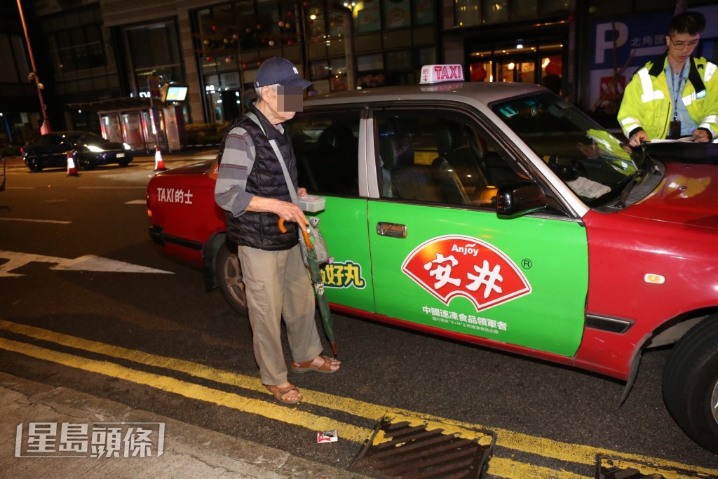 79歲的士司機涉嫌危險駕駛引致他人身體受嚴重傷害被捕。蔡楚輝攝 79歲的士司機涉嫌危險駕駛引致他人身體受嚴重傷害被捕。蔡楚輝攝