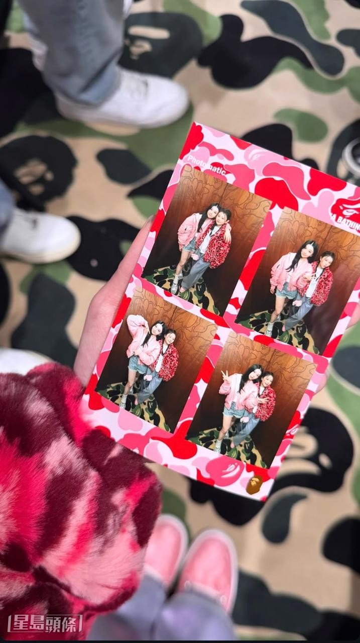 沈日在社交網公開與家姐沈月出席新店開幕的照片。