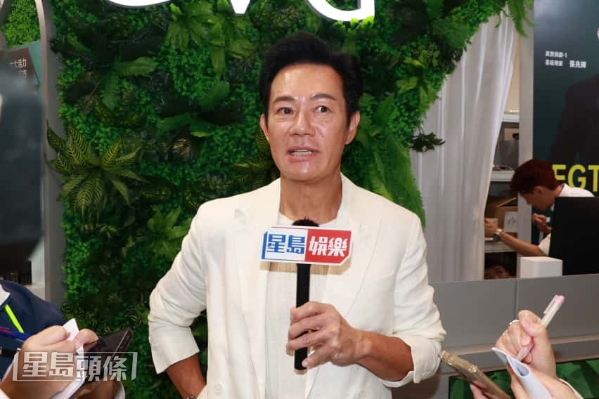 早前隨明星足球隊踢到湖北，也順道上武當山體驗太極，他指每次隨隊除了踢波外，也有很多體驗行程。