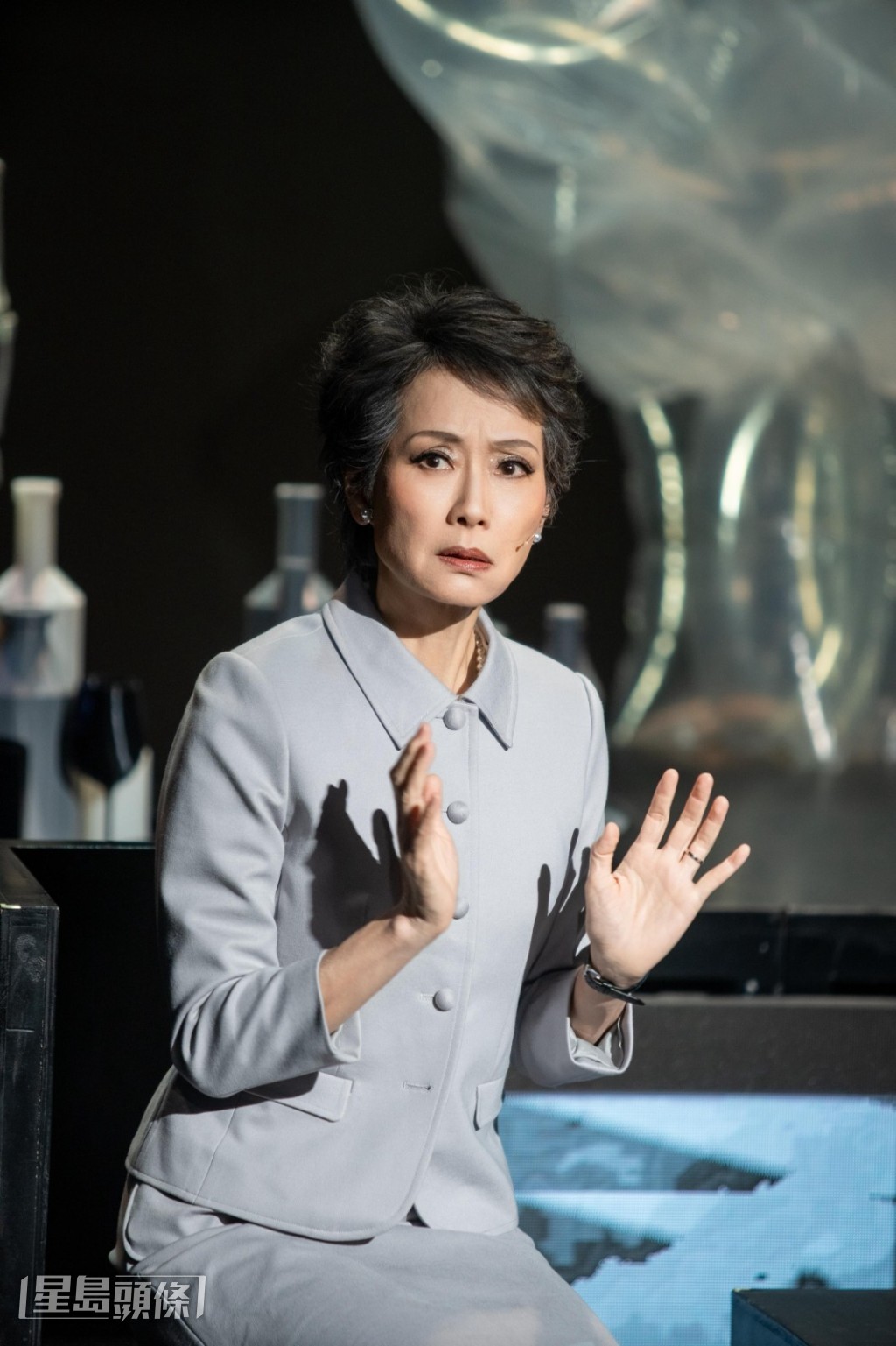 《唔講得》改編自上海話劇藝術中心原創舞台劇《不可說》的廣東話版黑色喜劇。 《唔講得》改編自上海話劇藝術中心原創舞台劇《不可說》的廣東話版黑色喜劇。