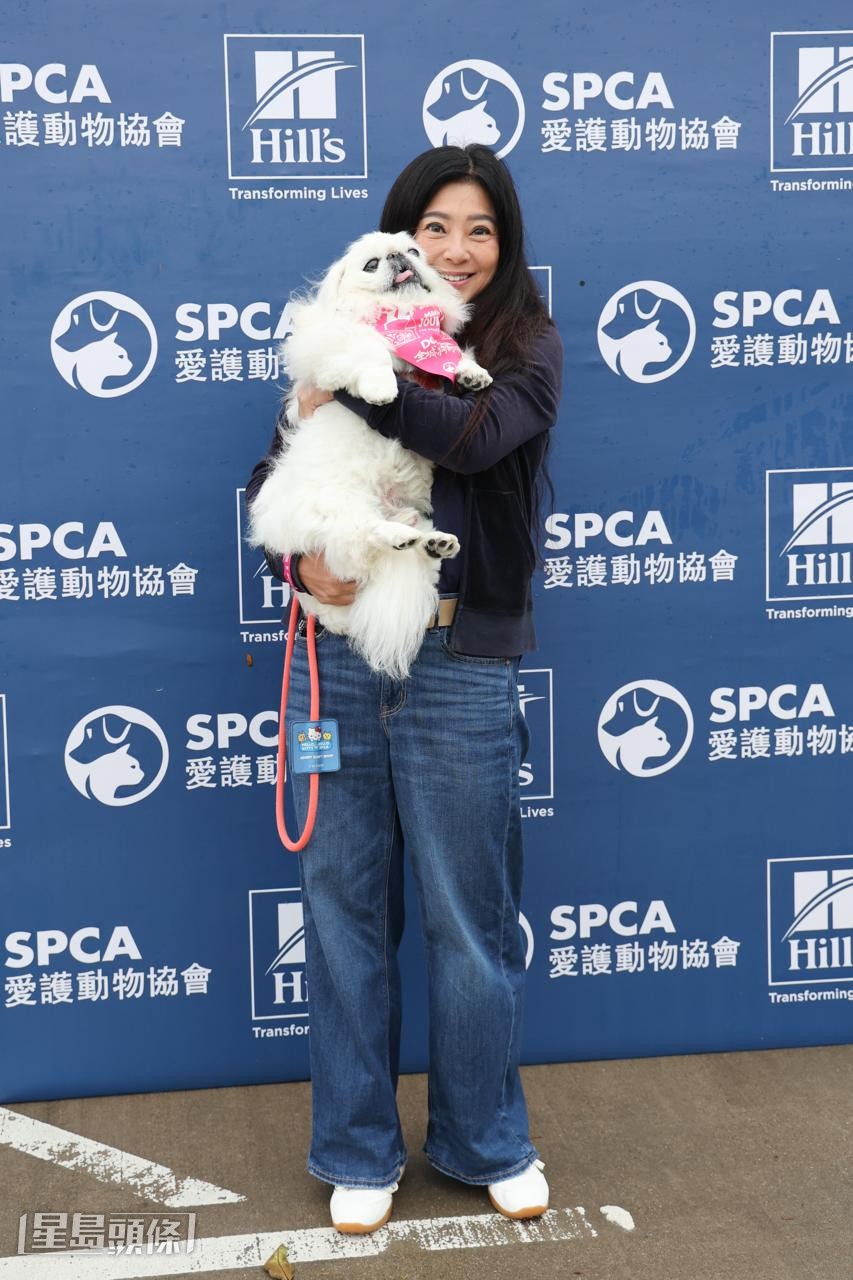 會長傅明憲身體力行帶同4歲愛犬家家一起參與活動。