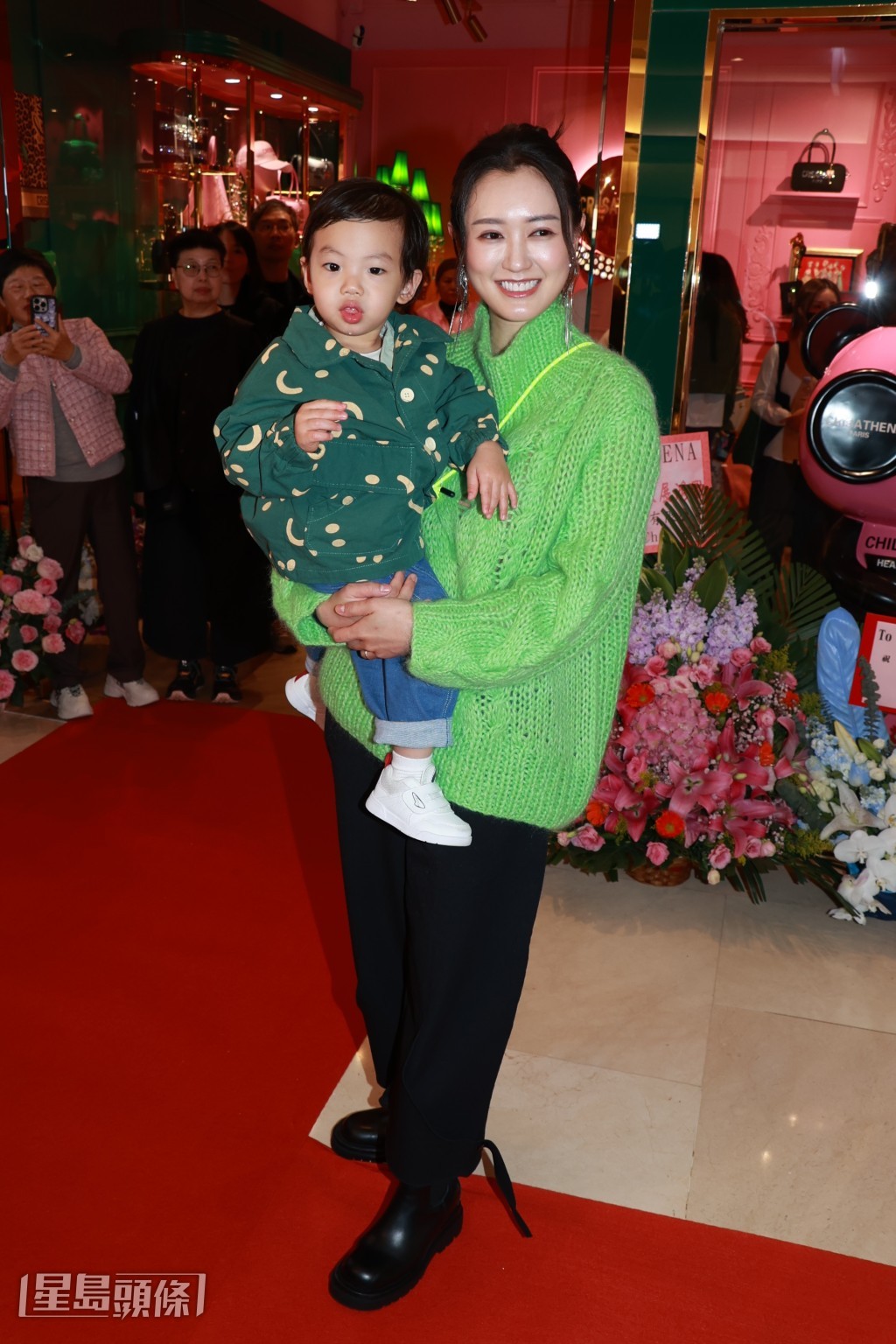 張寶兒分享自己第一次與2歲「袁咕碌」有拗橇片段,引來網民認為她是「虎媽」。 張寶兒分享自己第一次與2歲「袁咕碌」有拗橇片段,引來網民認為她是「虎媽」。